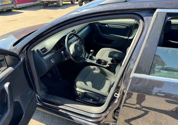 Volkswagen Passat cena 16699 przebieg: 237000, rok produkcji 2011 z Czarnków małe 254